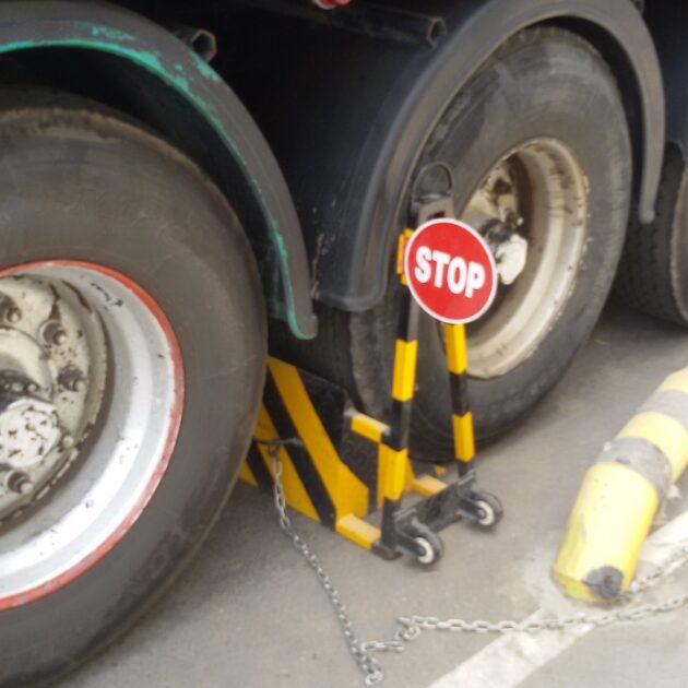 Wheel Chock with Trolley System